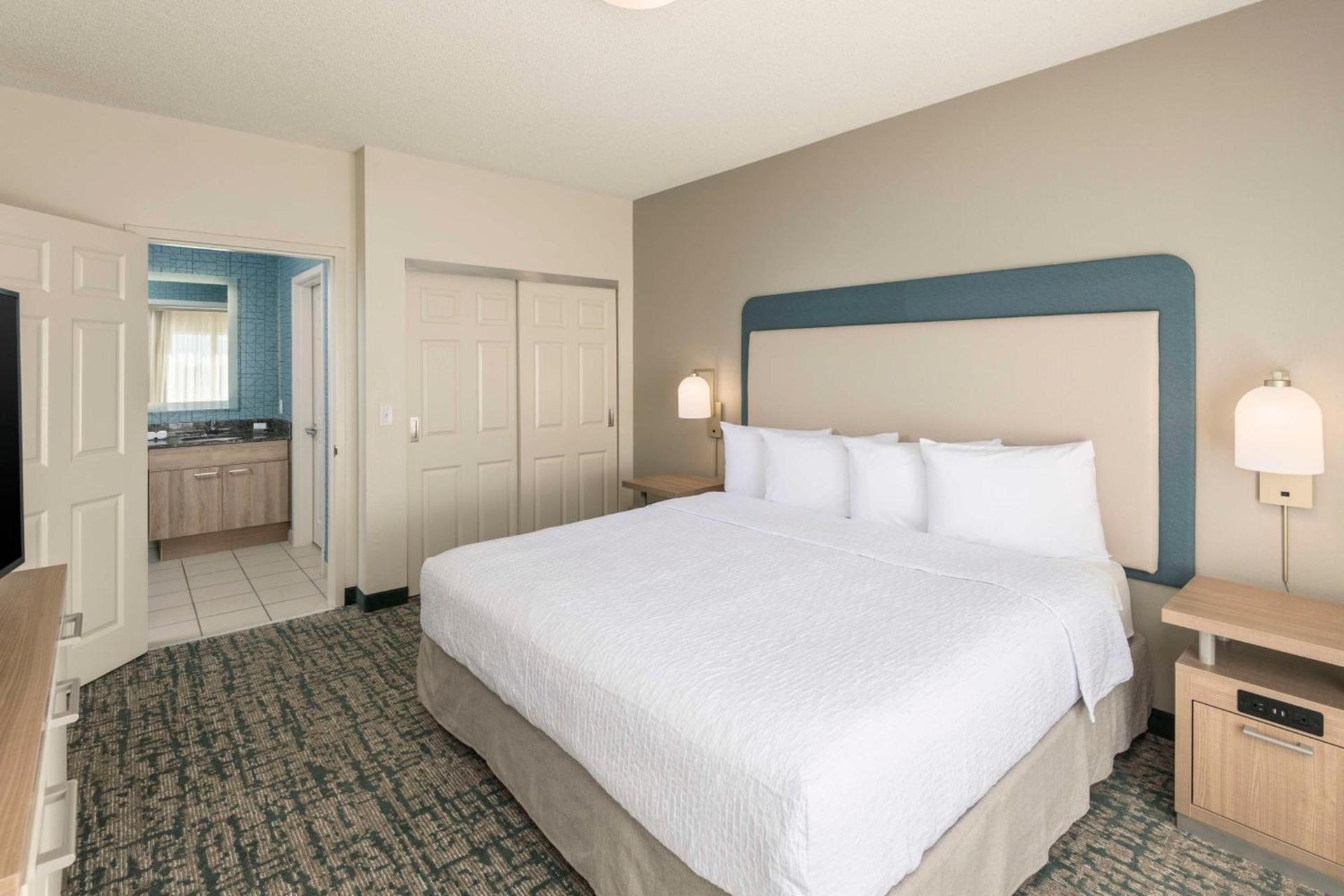 Homewood Suites Miami Airport/Blue Lagoon photo 36