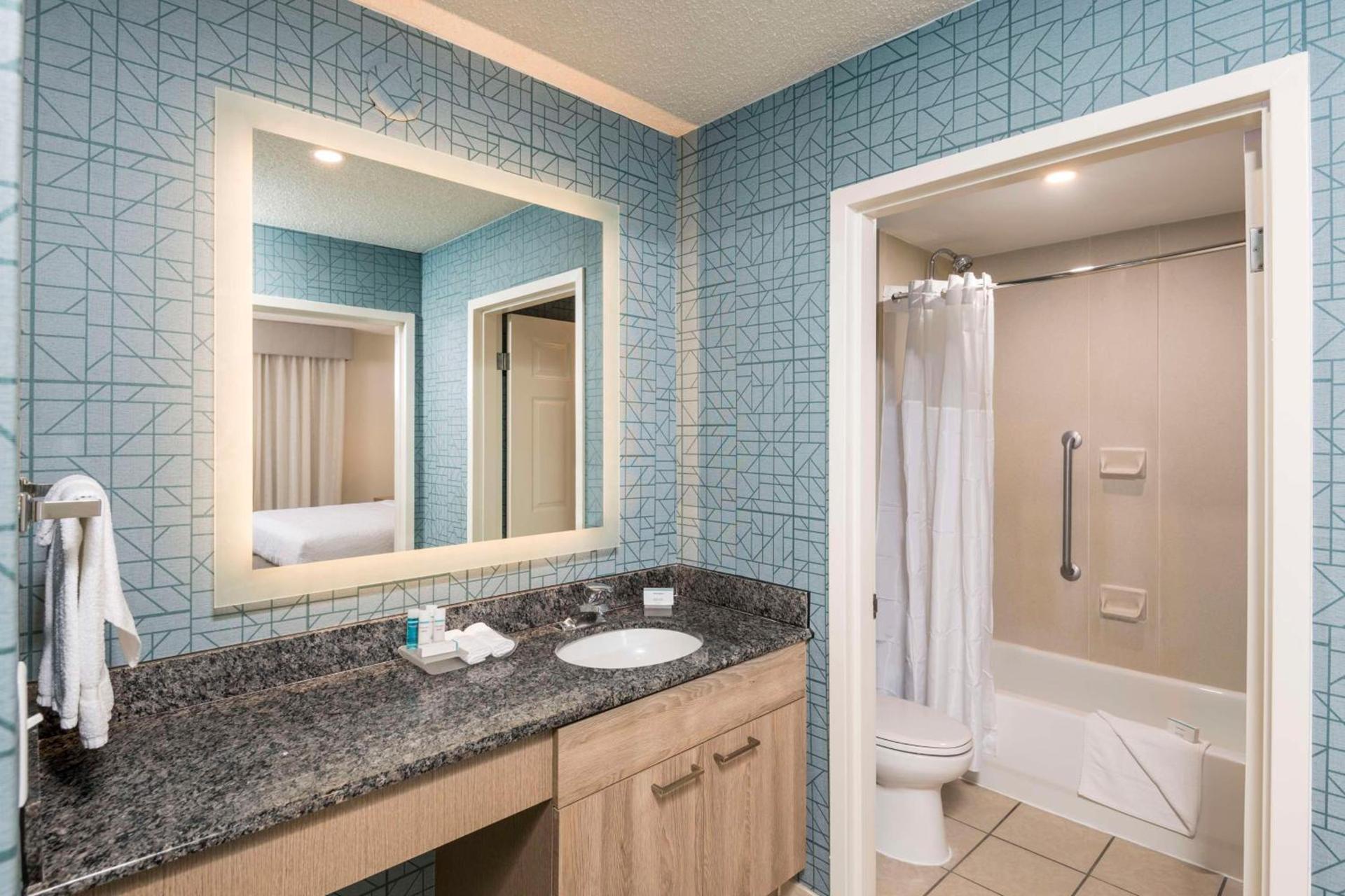 Homewood Suites Miami Airport/Blue Lagoon photo 39