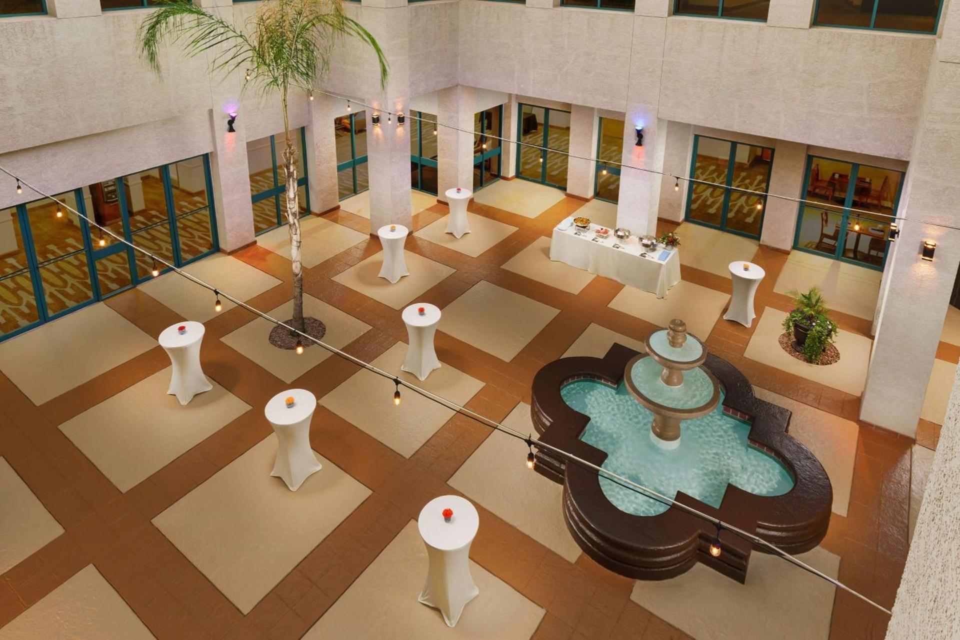 Hilton Phoenix Airport photo 7