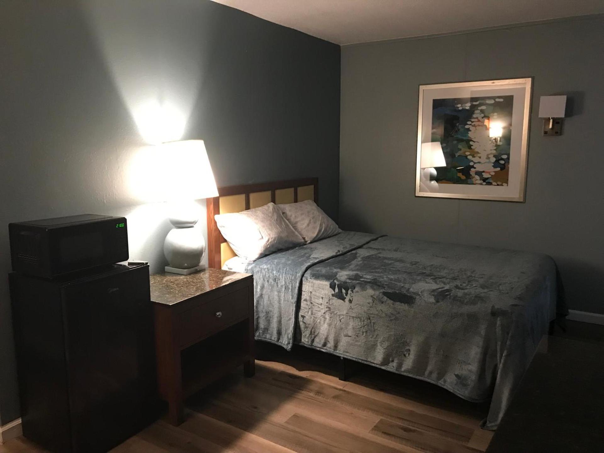 Lamplighter Motel photo 11
