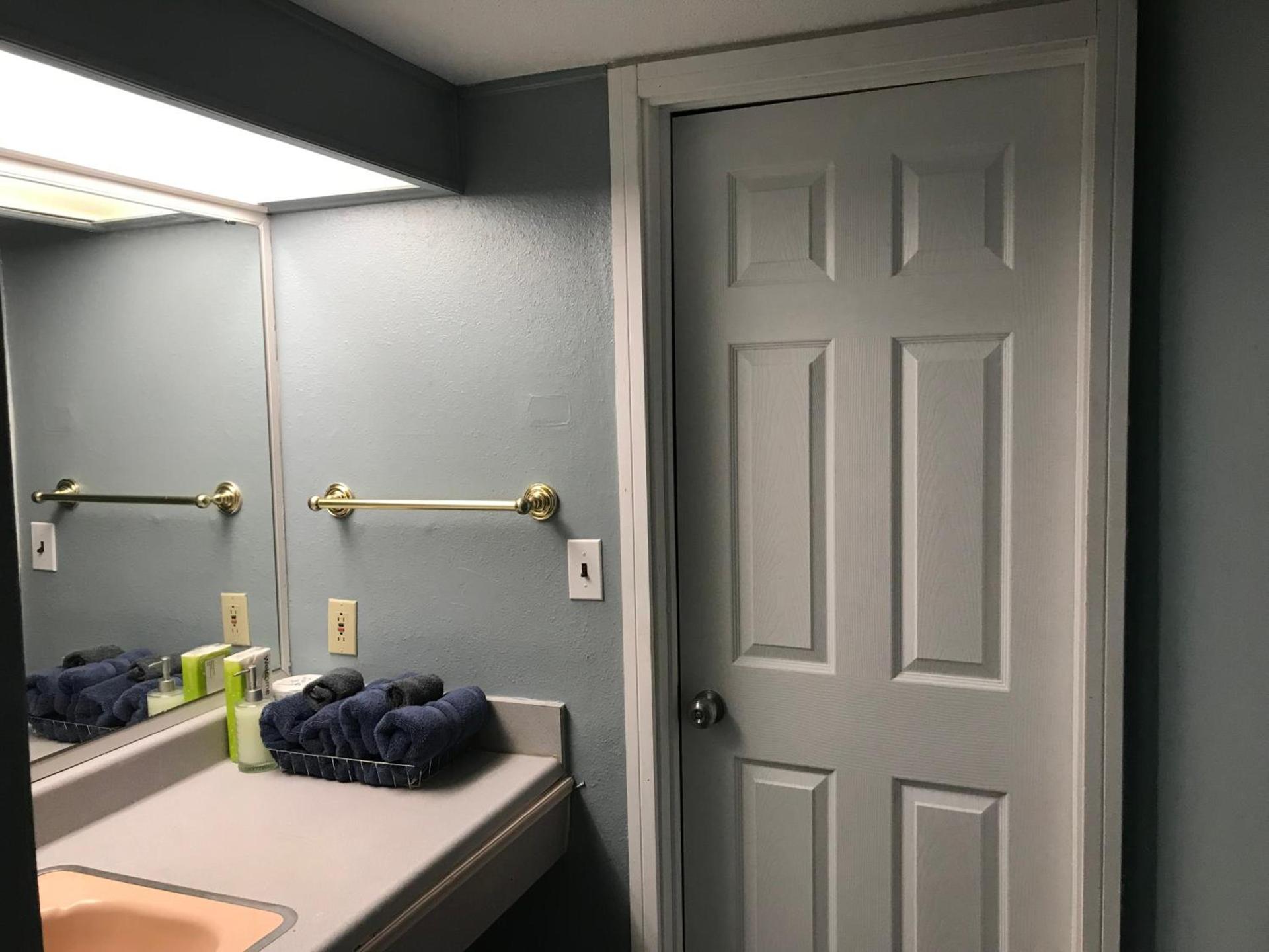 Lamplighter Motel photo 13