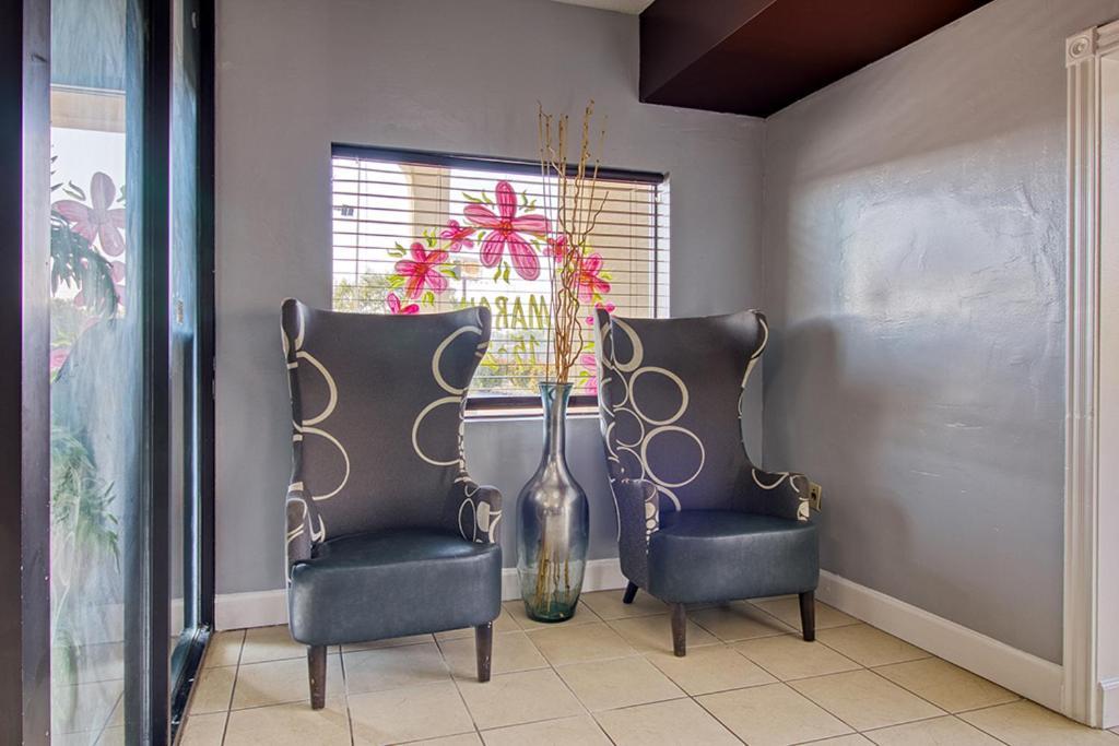 Regency Inn & Suites photo 13