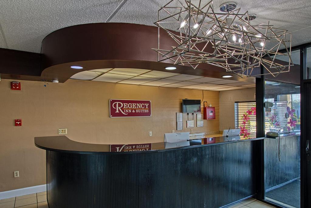 Regency Inn & Suites photo 9