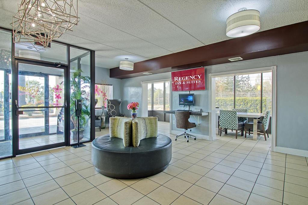 Regency Inn & Suites photo 10