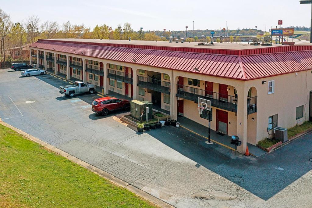 Regency Inn & Suites photo 7