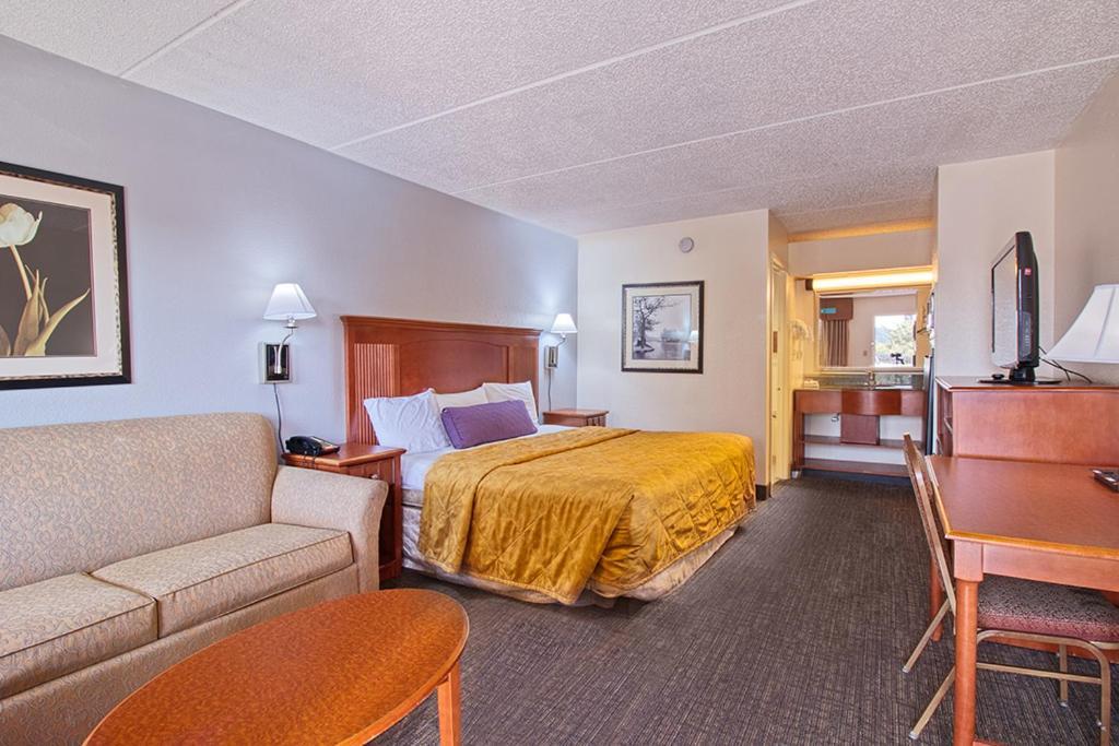 Regency Inn & Suites photo 17