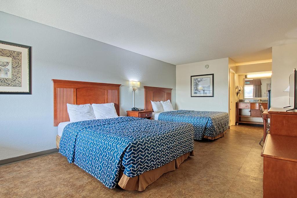 Regency Inn & Suites photo 21