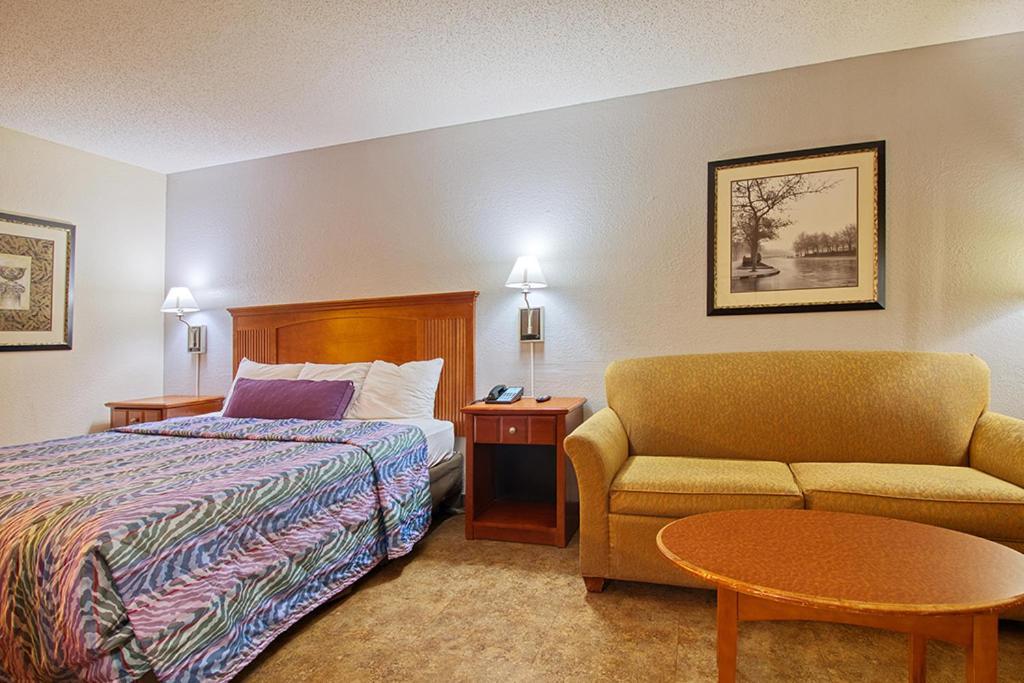 Regency Inn & Suites photo 24