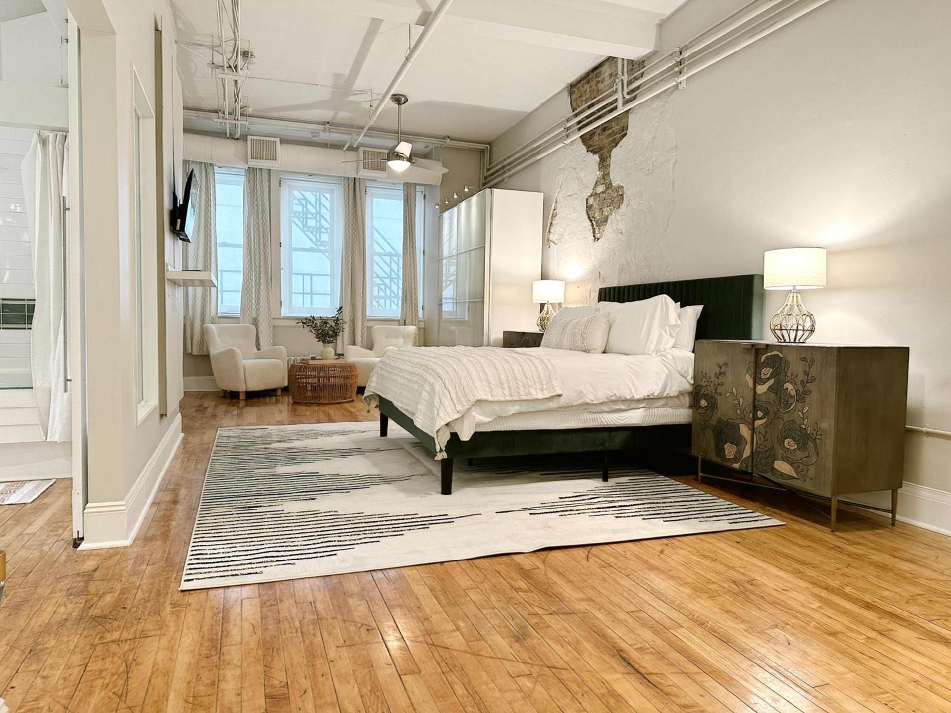 The Historic Lyric Presidential Suite photo 41