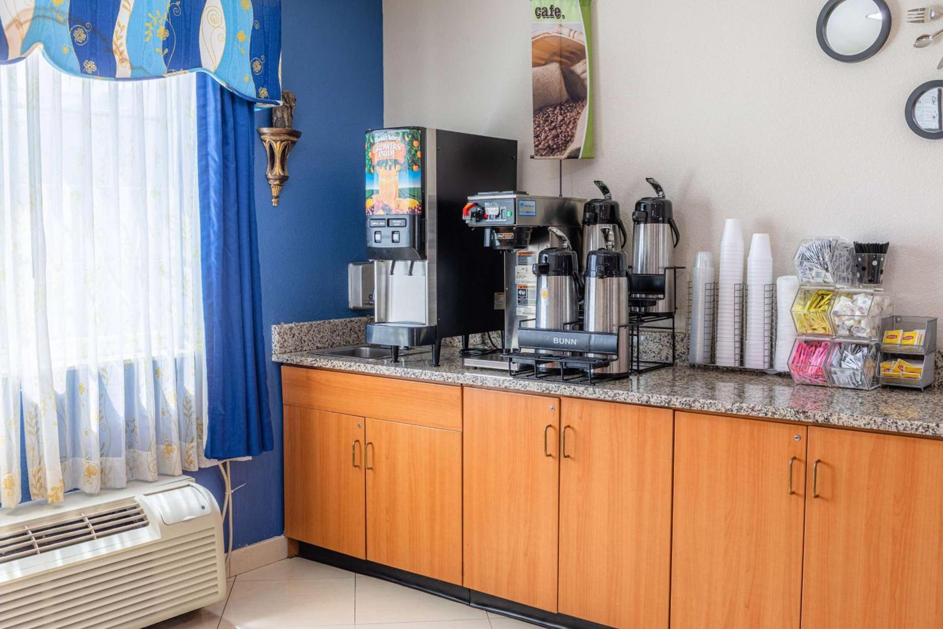 Microtel Inn & Suites by Wyndham Kingsland Naval Base I-95 photo 2