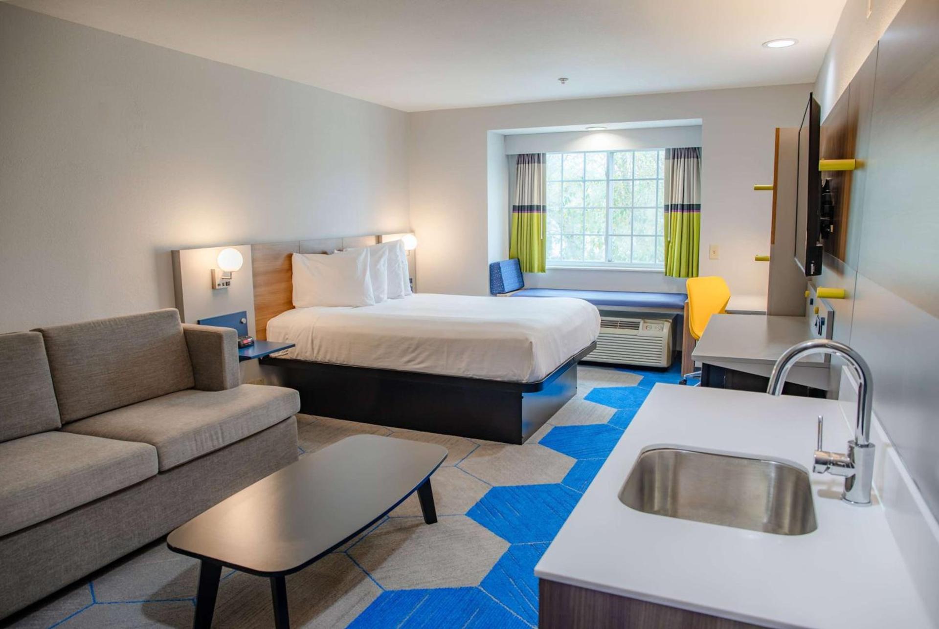 Microtel Inn & Suites by Wyndham Kingsland Naval Base I-95 photo 25