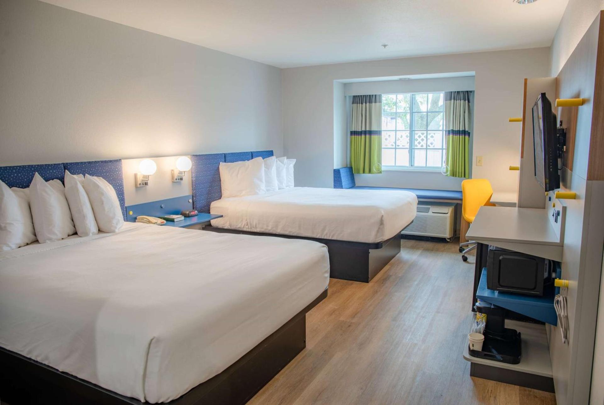 Microtel Inn & Suites by Wyndham Kingsland Naval Base I-95 photo 32