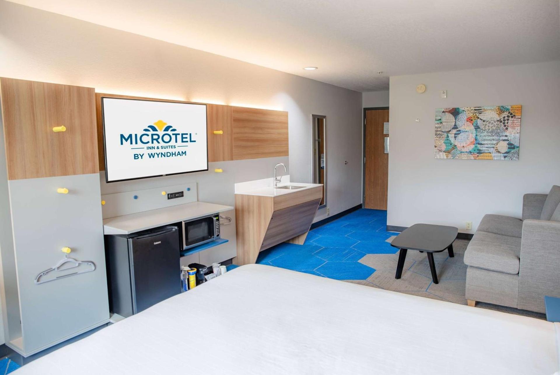 Microtel Inn & Suites by Wyndham Kingsland Naval Base I-95 photo 3
