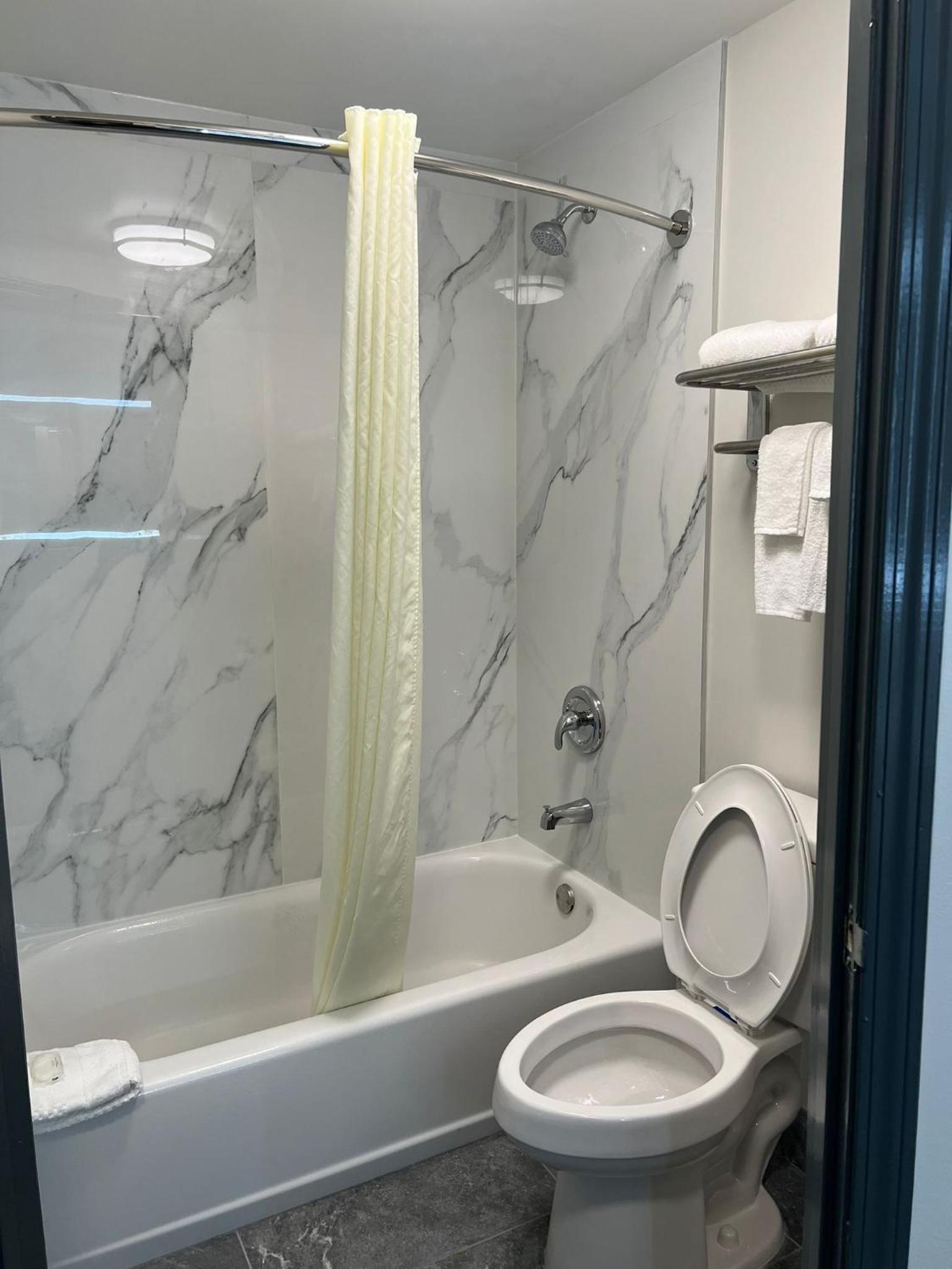Quality Inn Rome South photo 33