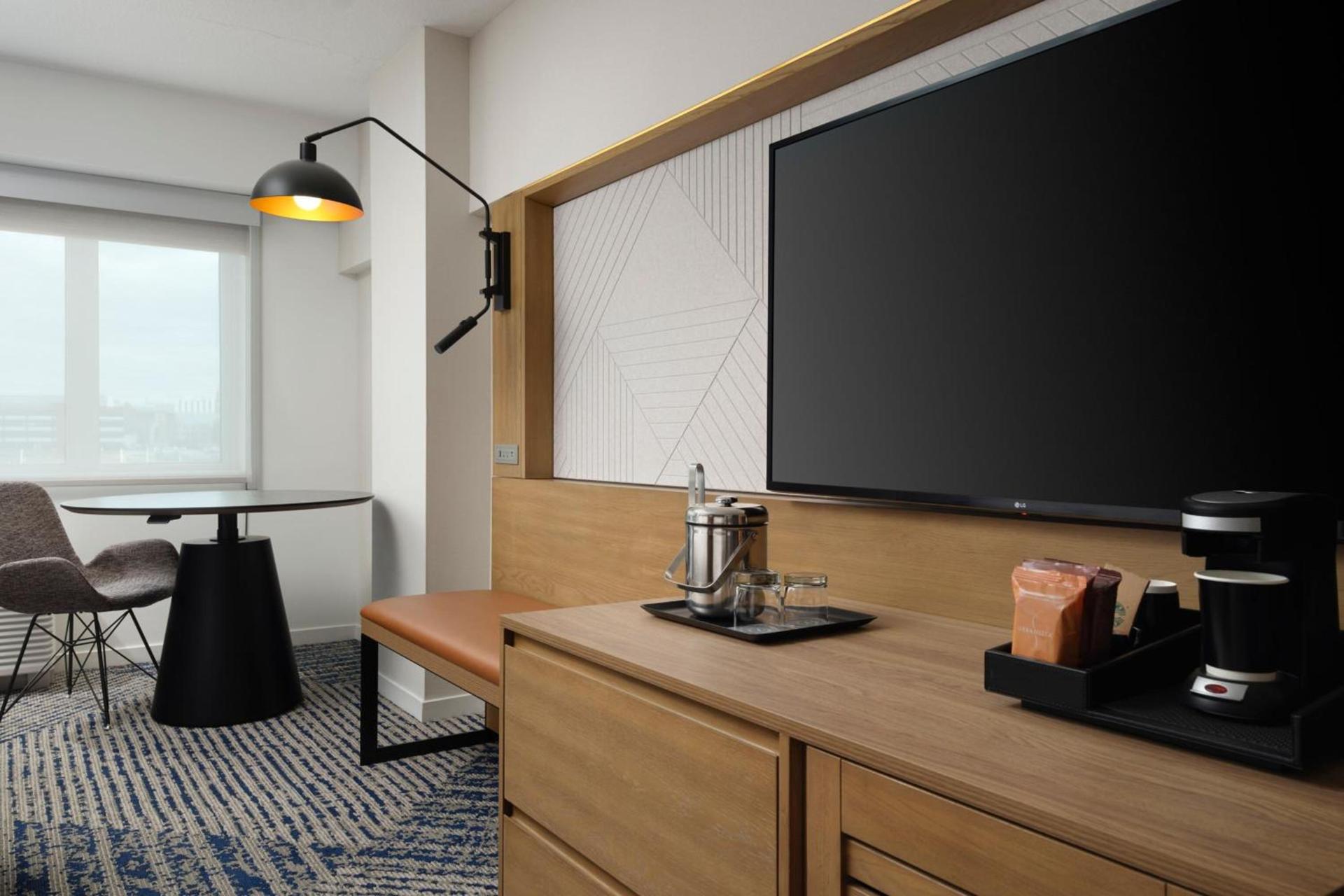 Sheraton Erie Bayfront Hotel photo 16