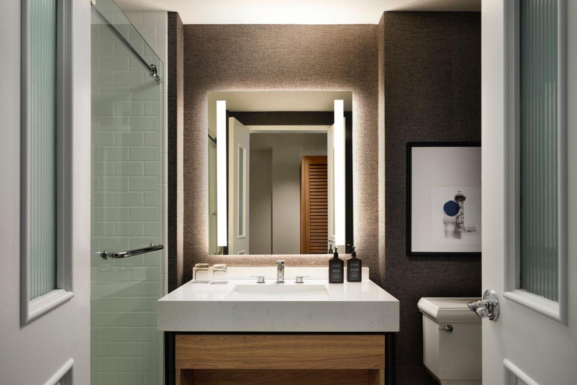 Sheraton Erie Bayfront Hotel photo 17