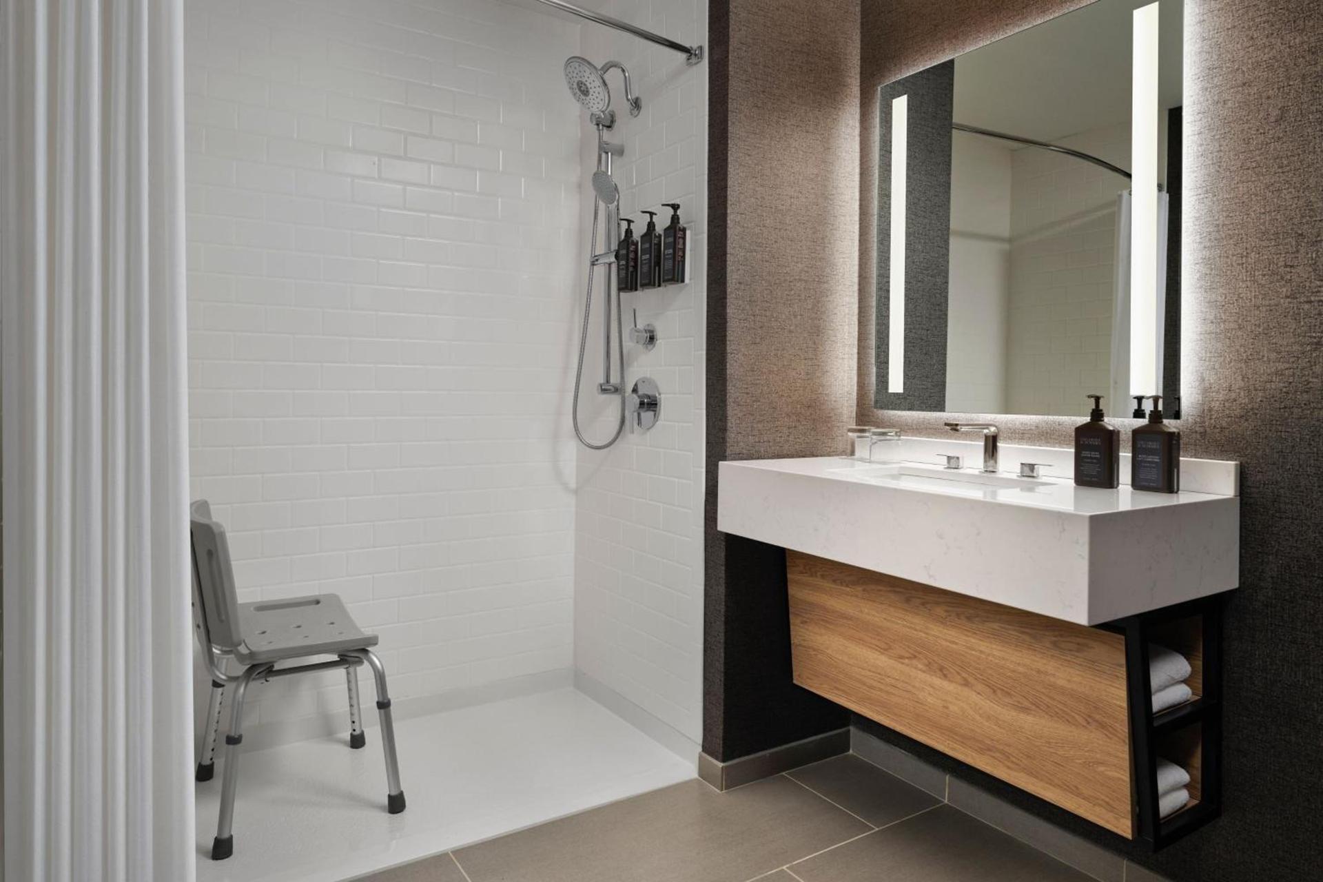 Sheraton Erie Bayfront Hotel photo 20