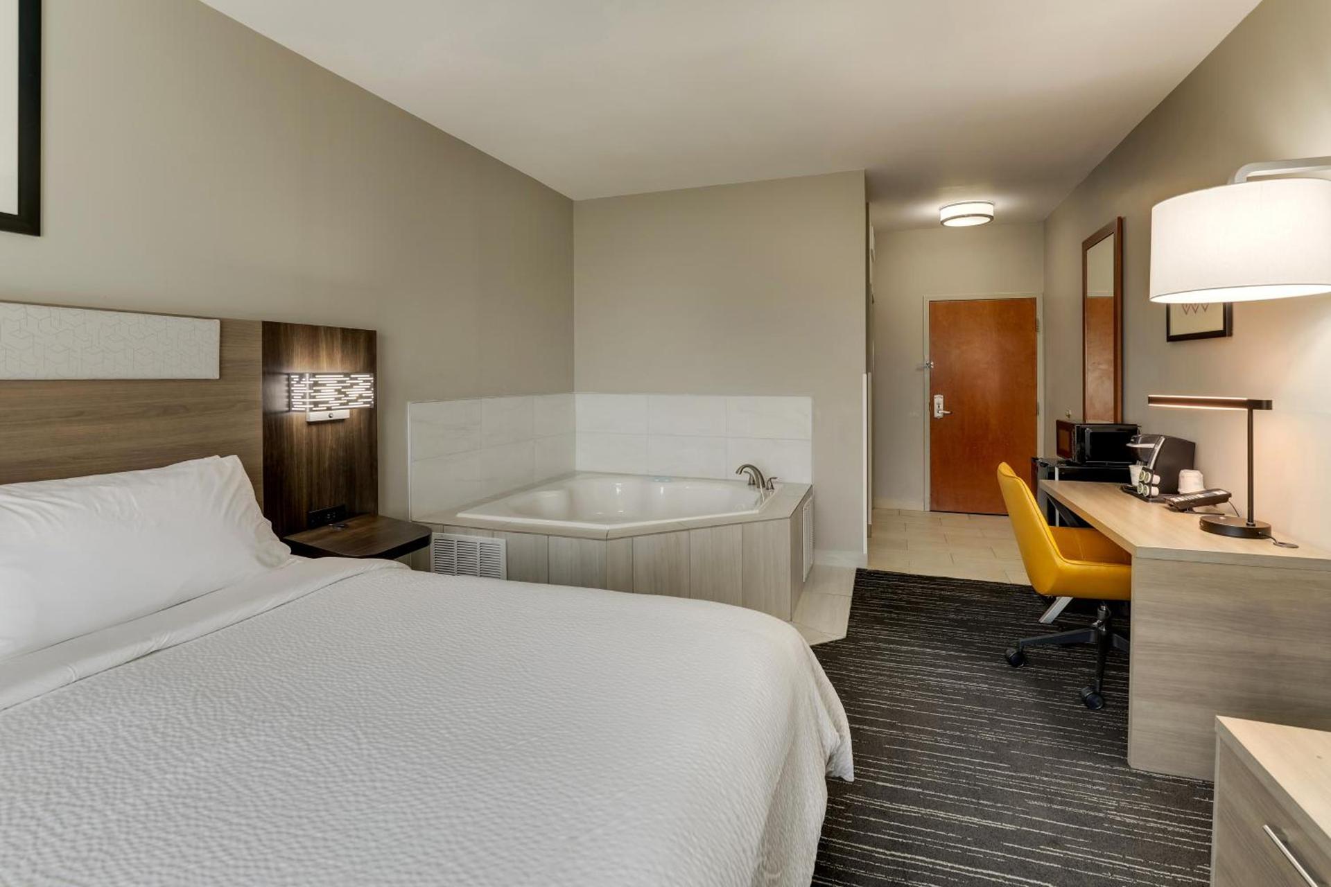 Holiday Inn Express Hotel & Suites Bryan-Montpelier by IHG photo 10