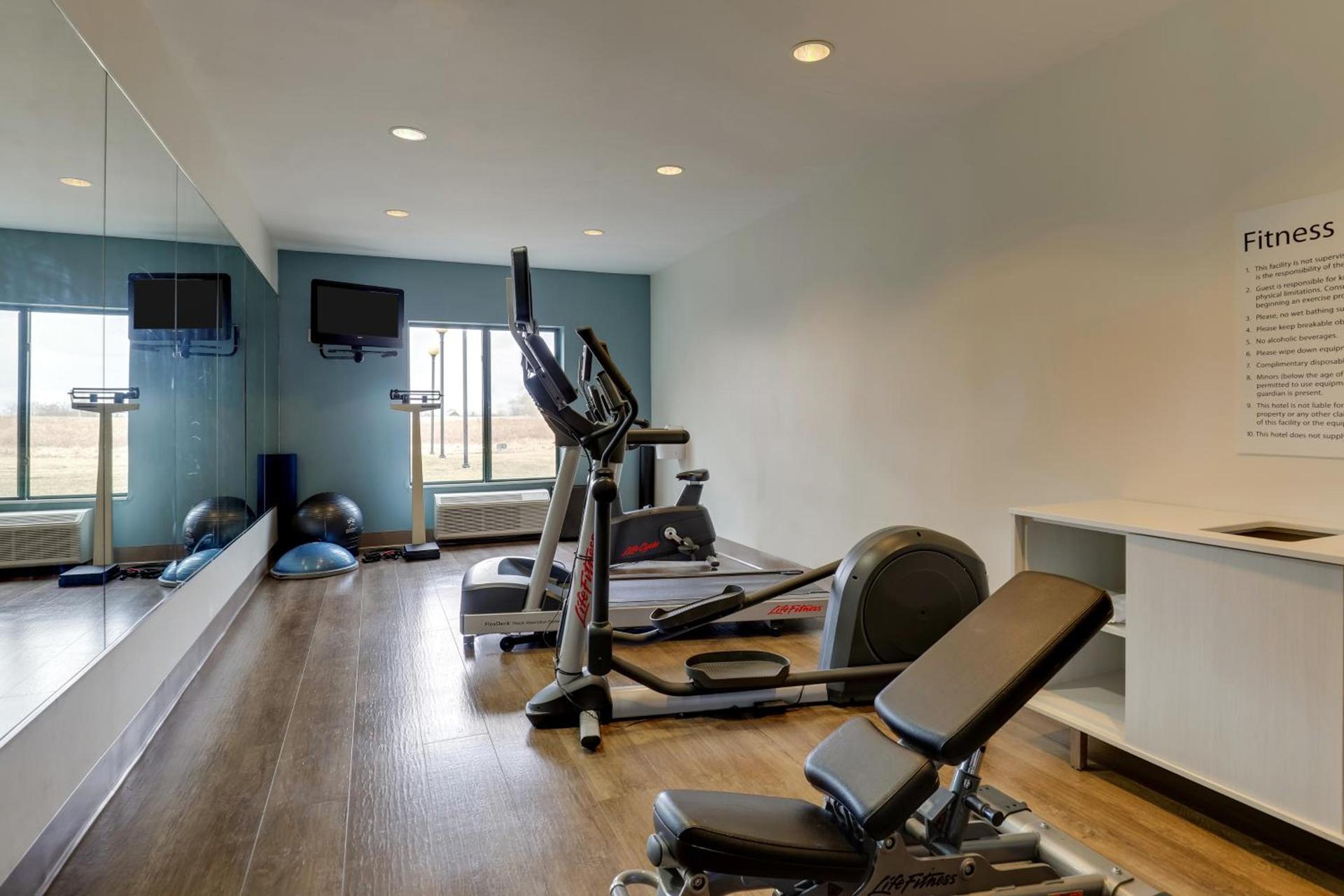 Holiday Inn Express Hotel & Suites Bryan-Montpelier by IHG photo 29
