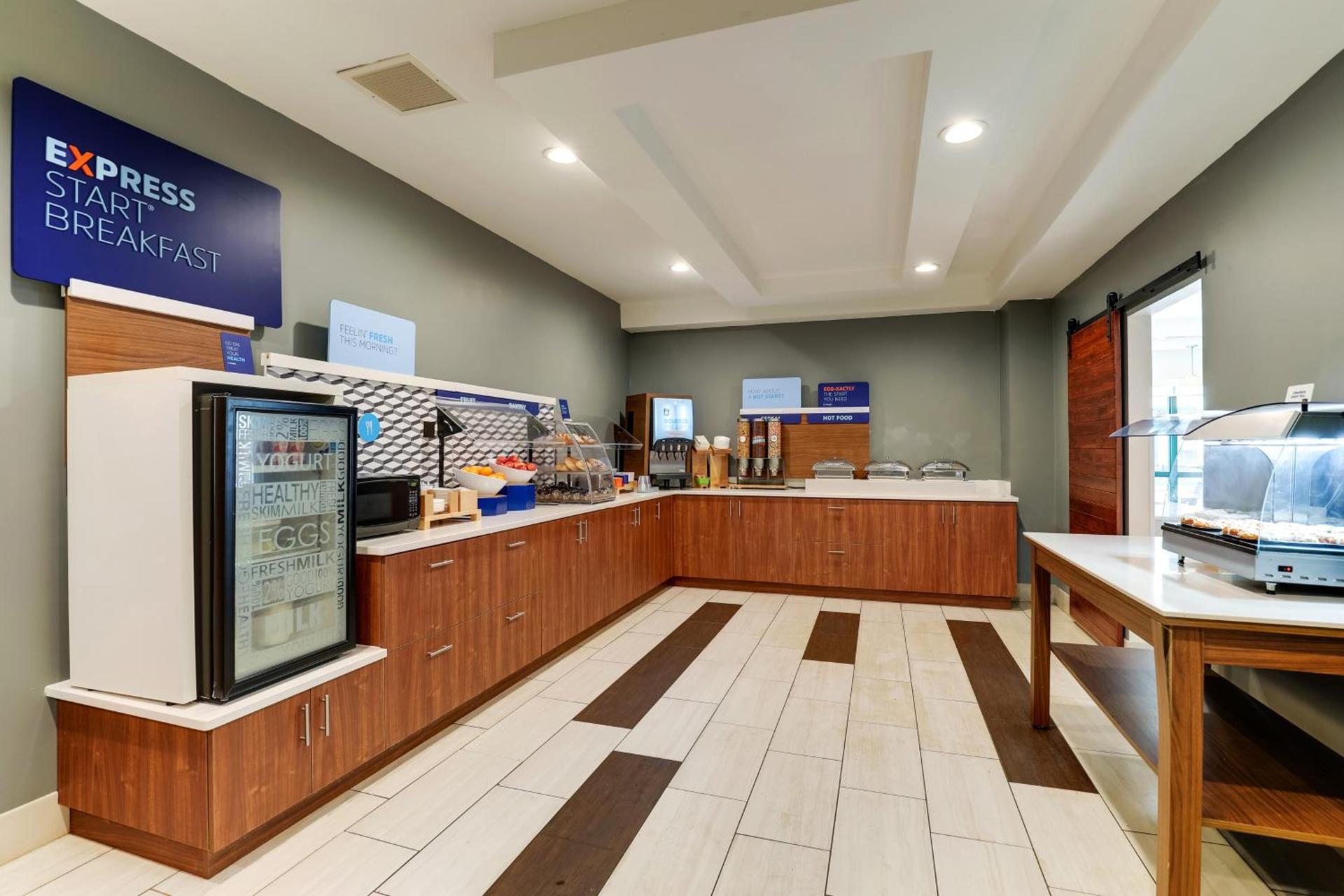 Holiday Inn Express Hotel & Suites Bryan-Montpelier by IHG photo 38