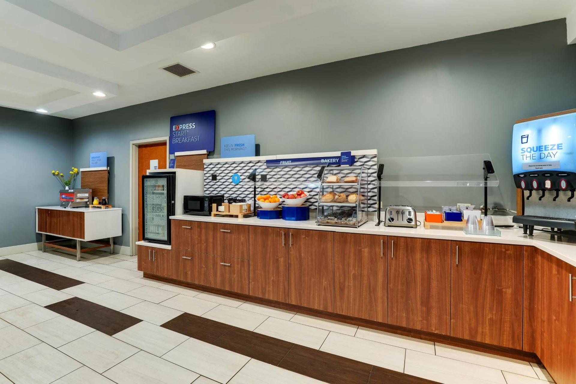 Holiday Inn Express Hotel & Suites Bryan-Montpelier by IHG photo 41