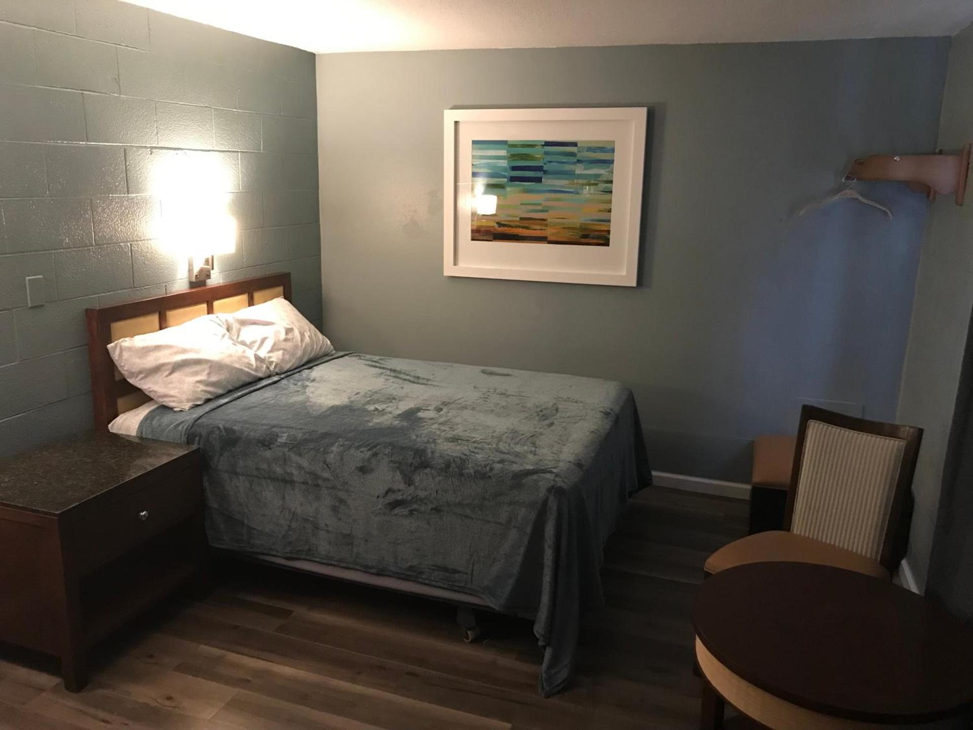 Lamplighter Motel photo 15