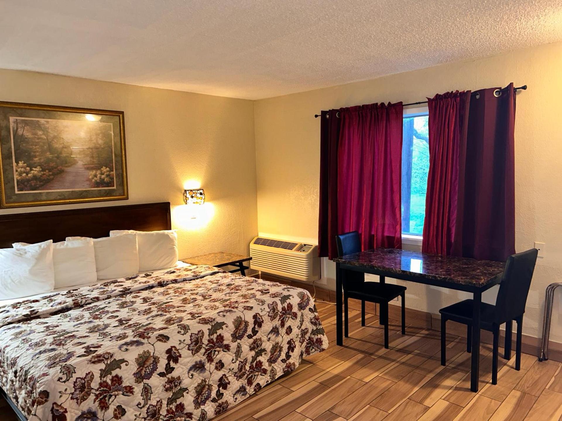 River Forest Inn photo 8