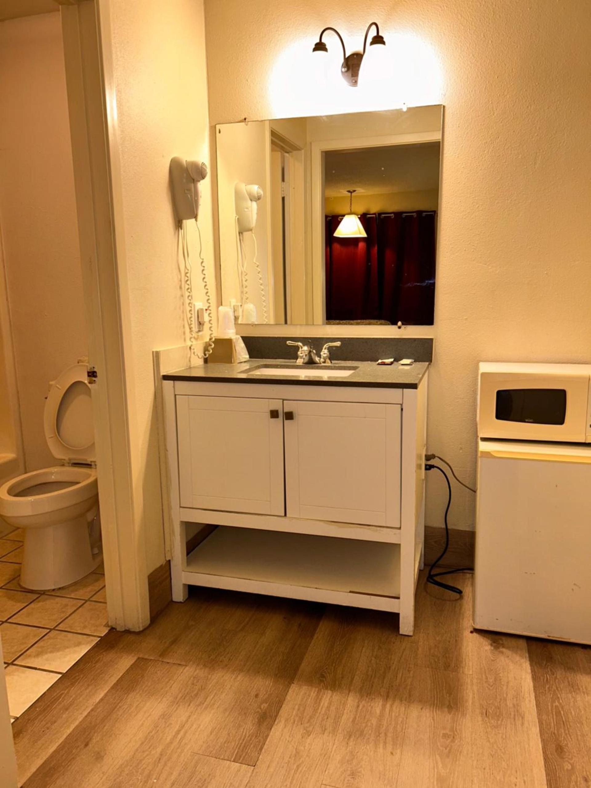 River Forest Inn photo 9