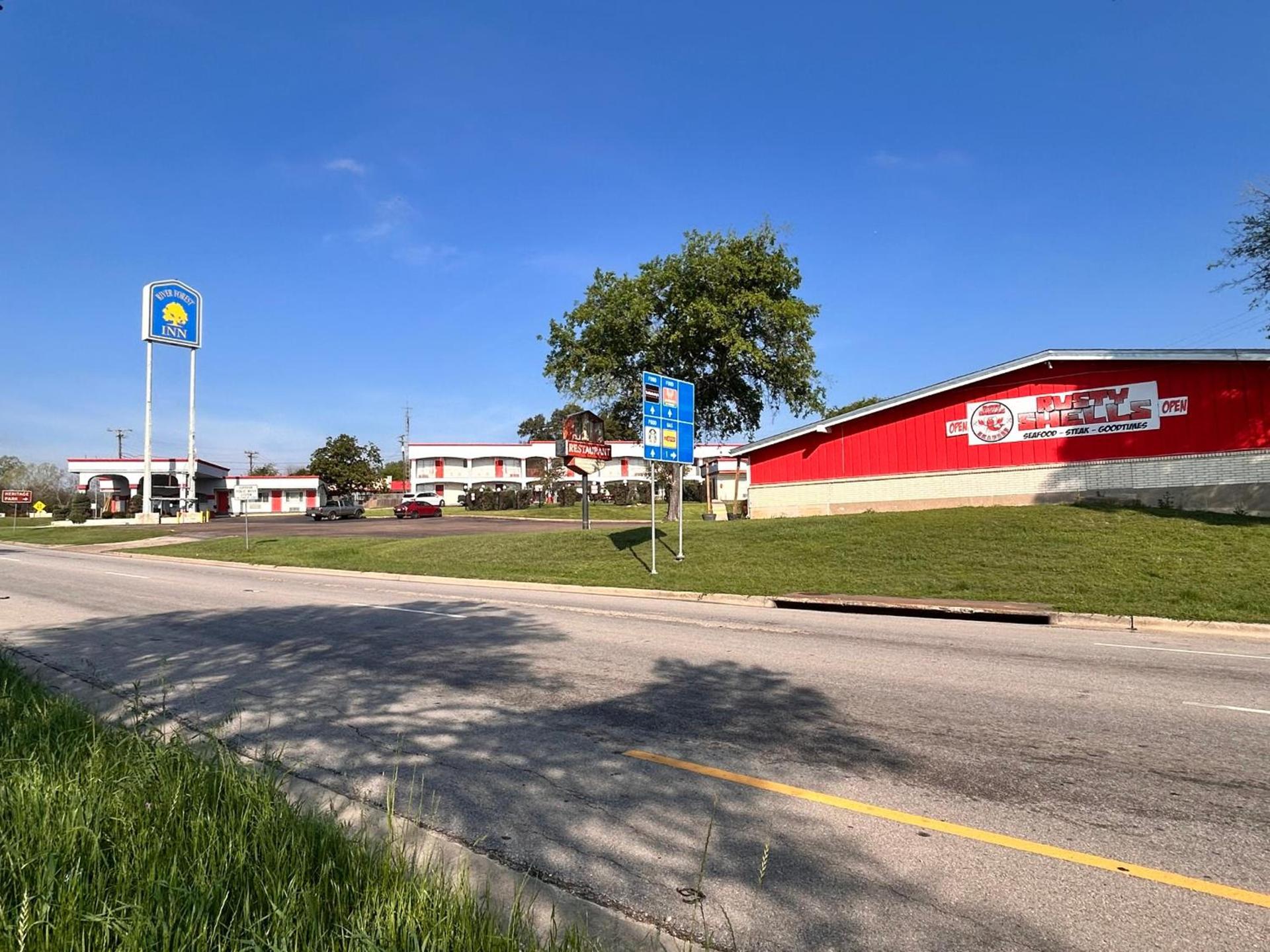 River Forest Inn photo 10