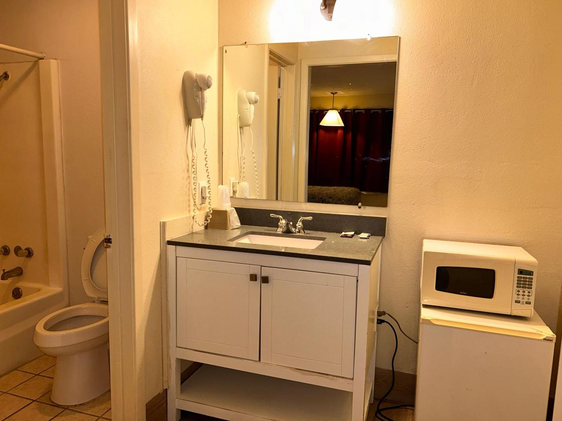 River Forest Inn photo 16