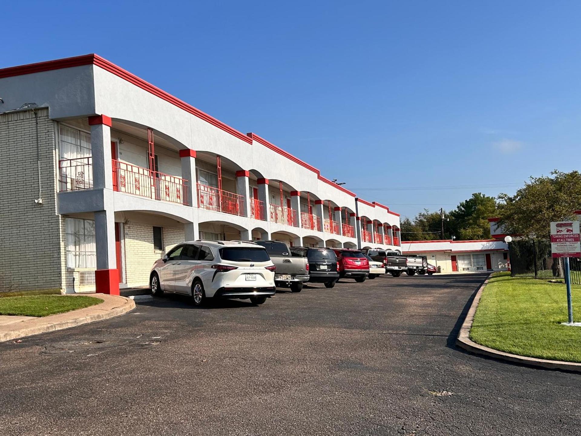 River Forest Inn photo 17