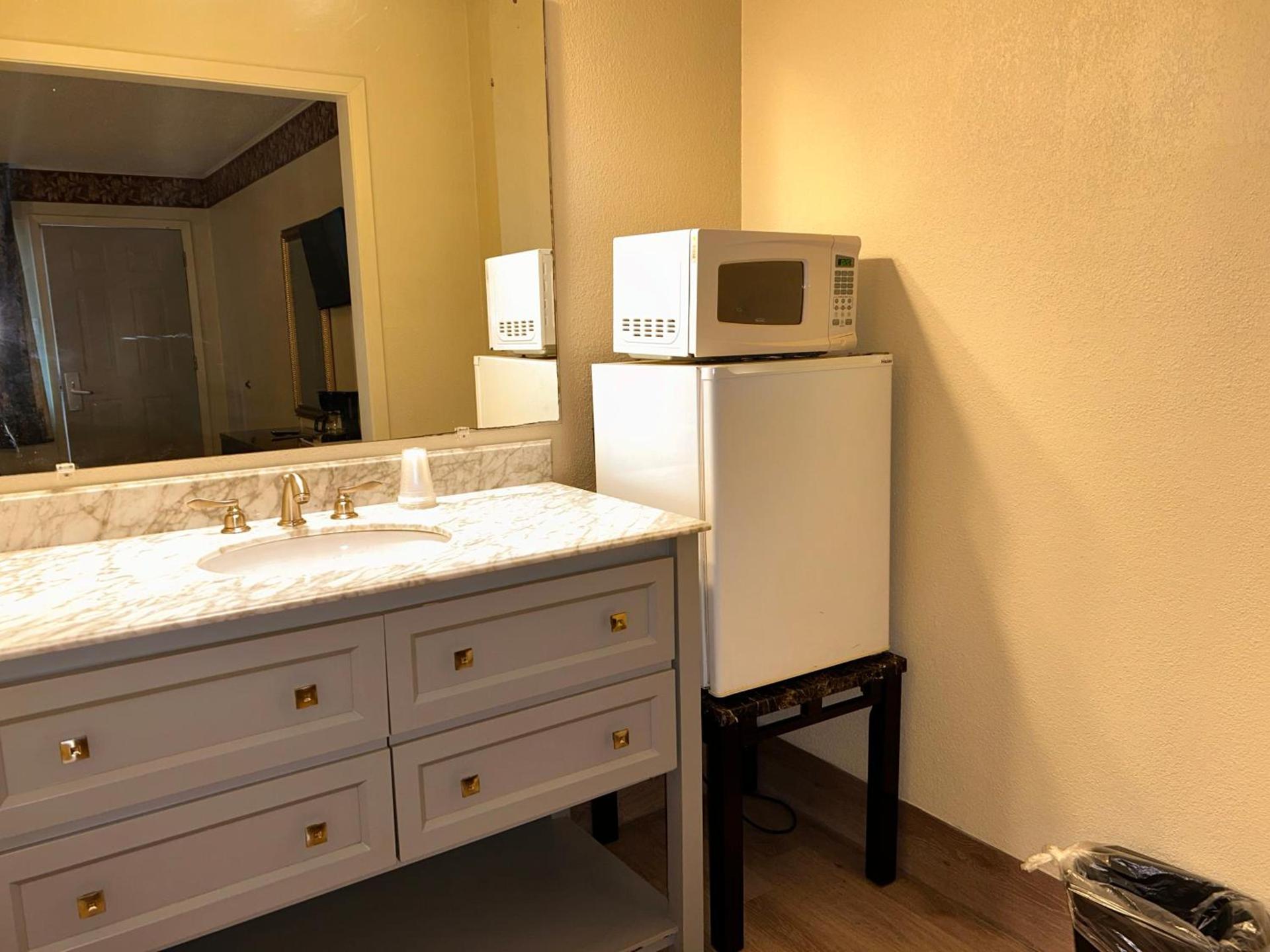 River Forest Inn photo 19