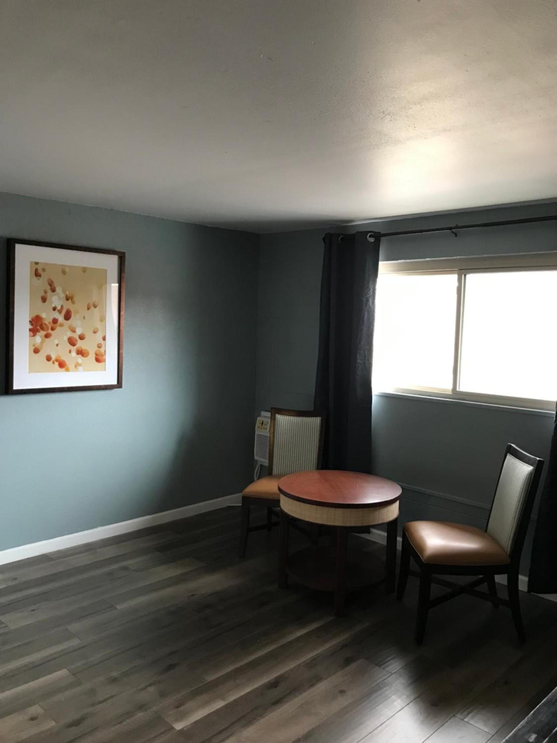 Lamplighter Motel photo 16