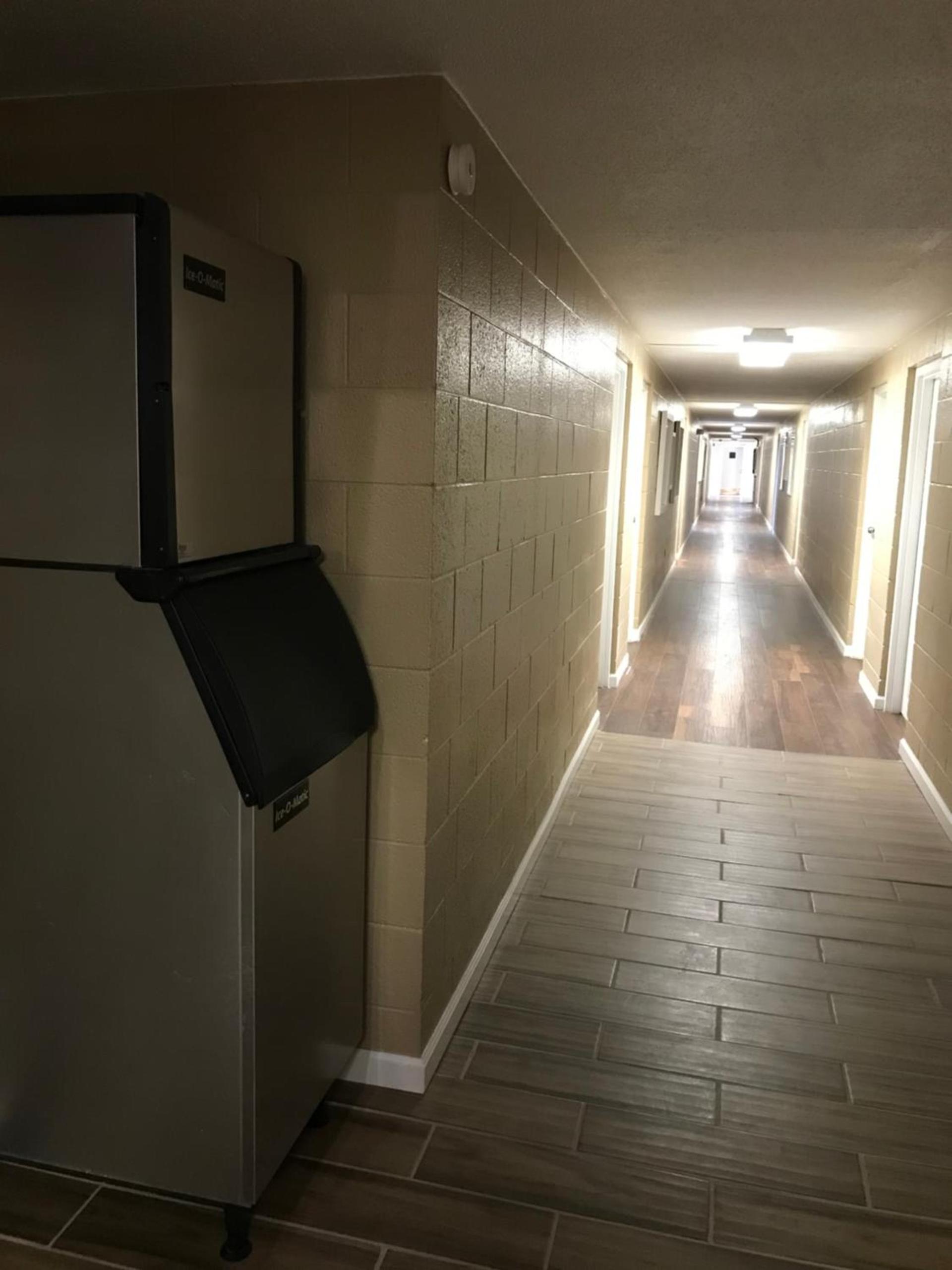 Lamplighter Motel photo 19