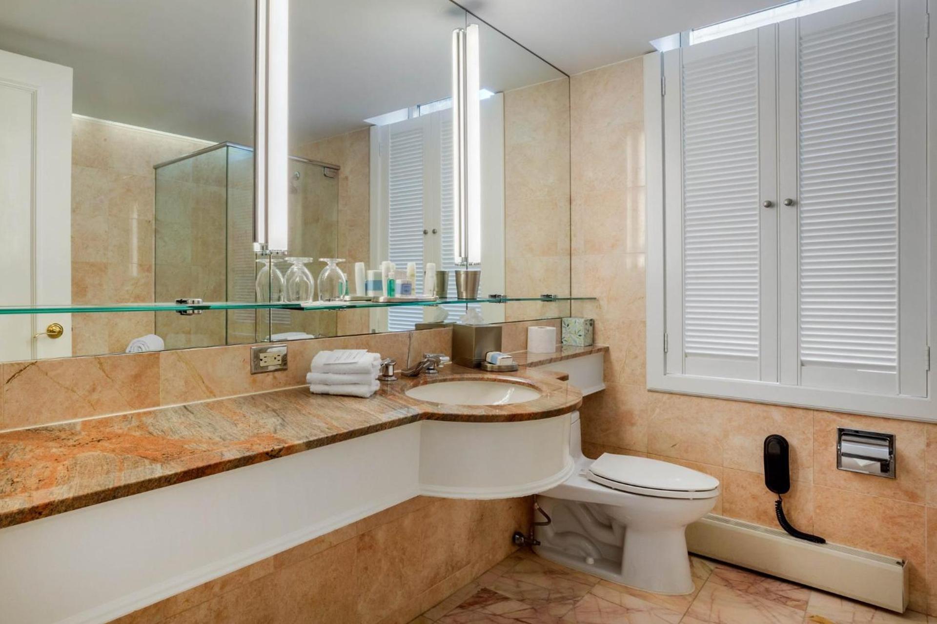 Omni Berkshire Place photo 73
