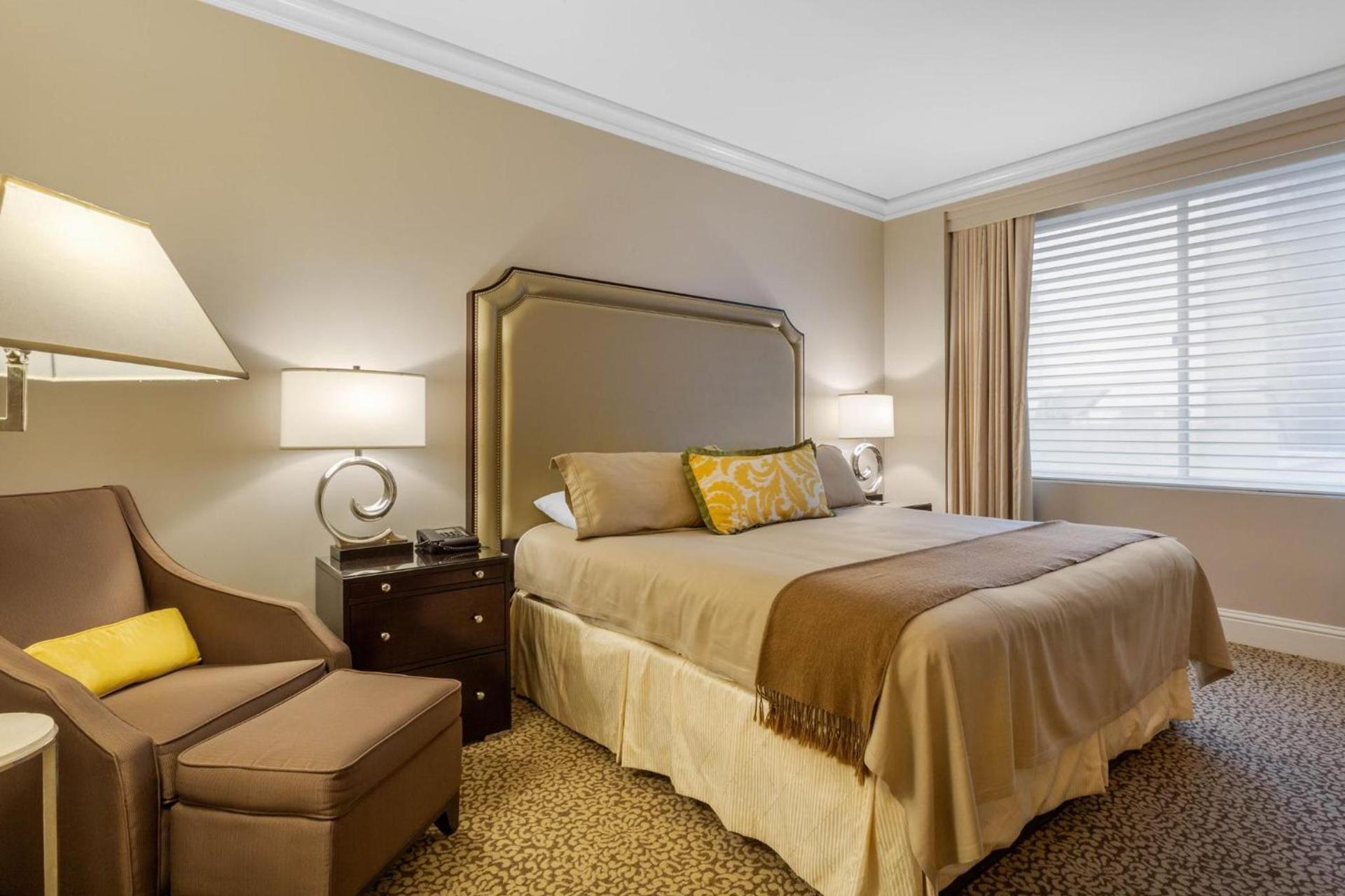 Omni Berkshire Place photo 55