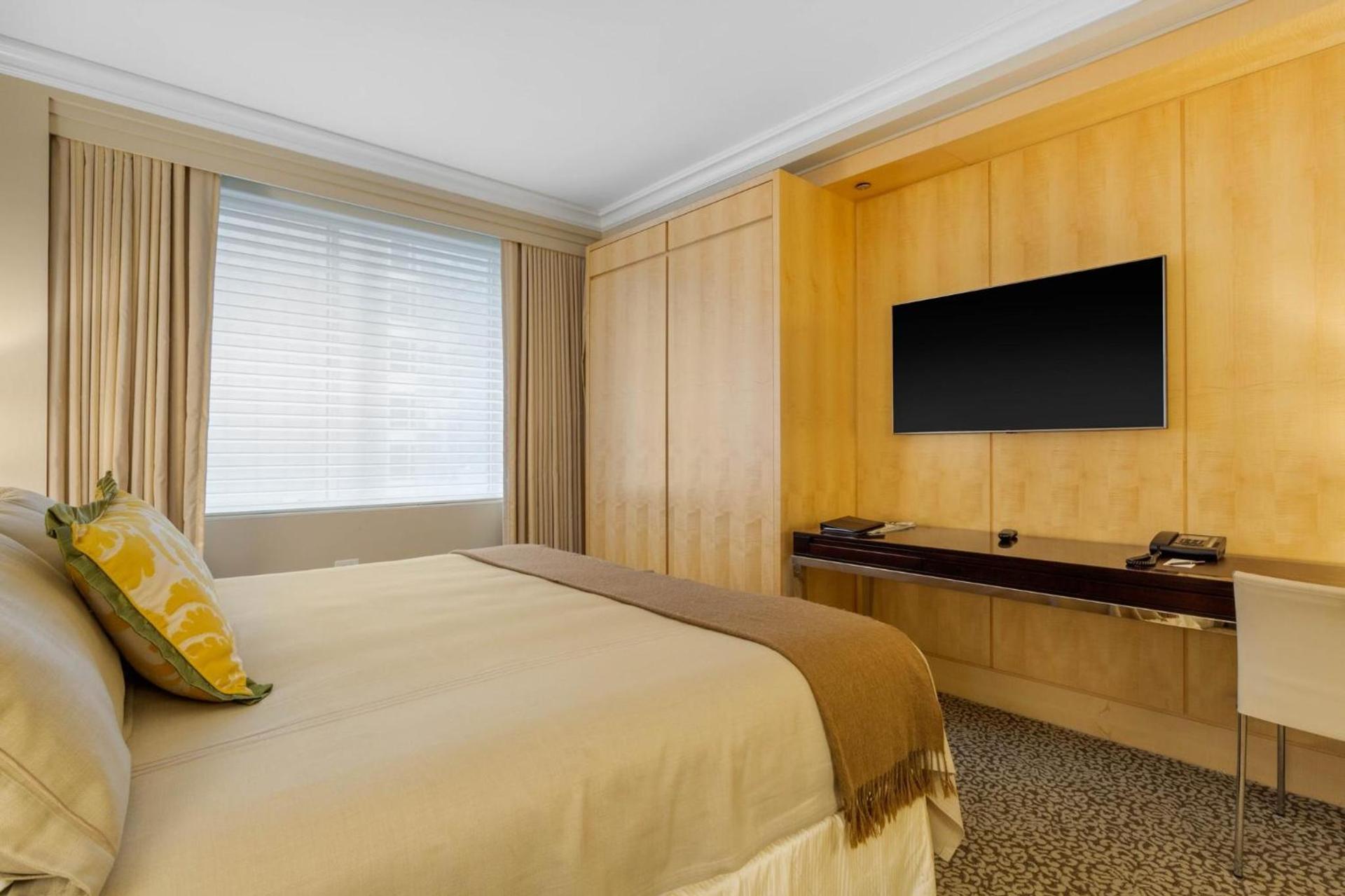 Omni Berkshire Place photo 46