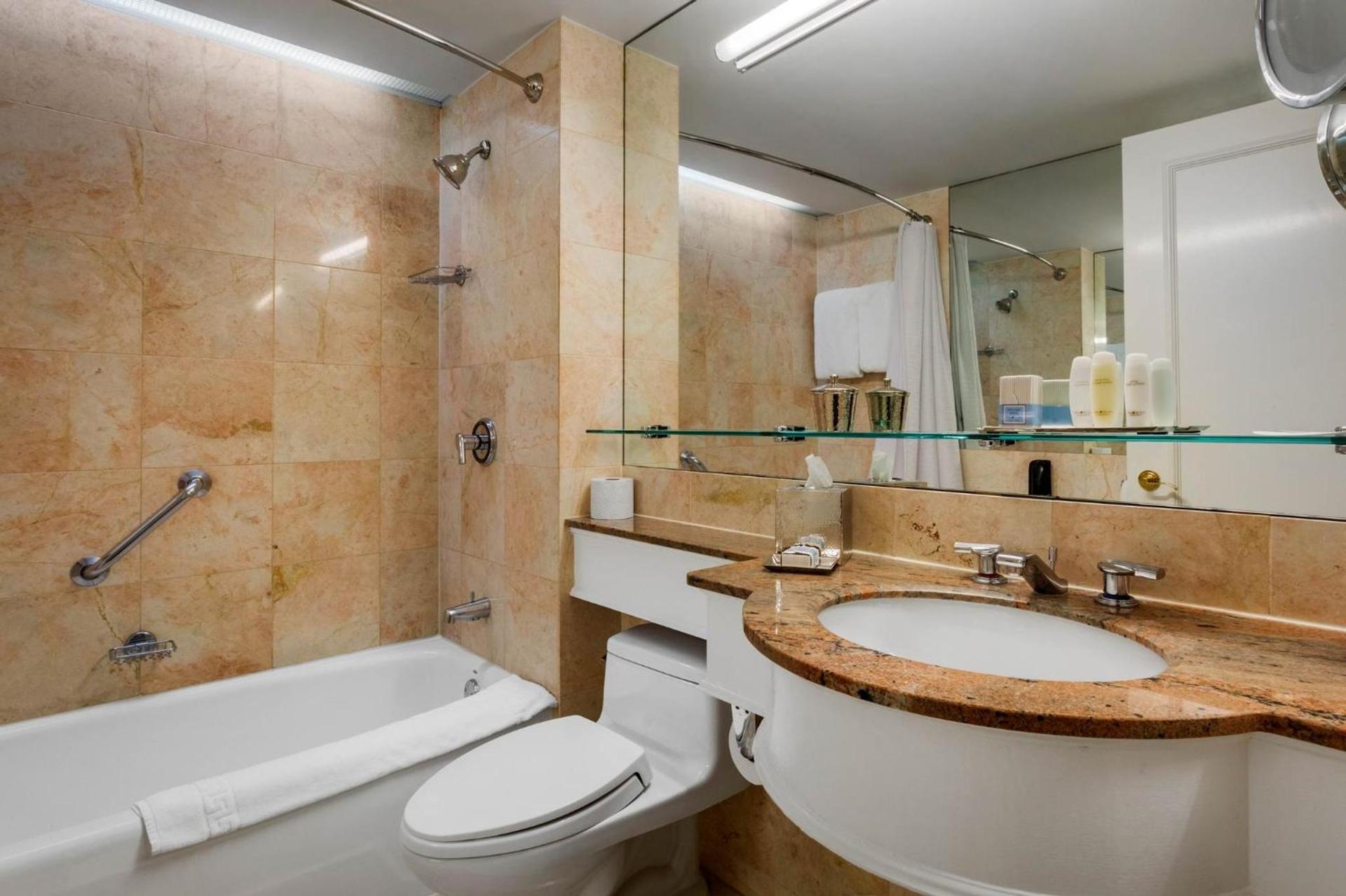 Omni Berkshire Place photo 71