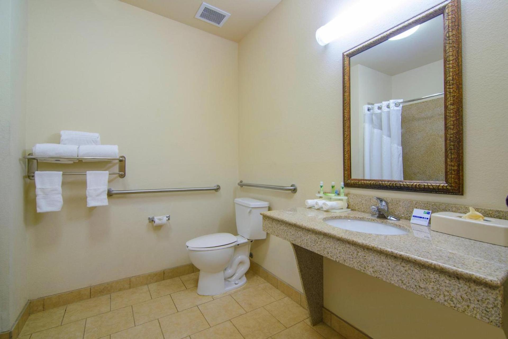 Country Inn & Suites by Radisson, Terrell photo 24