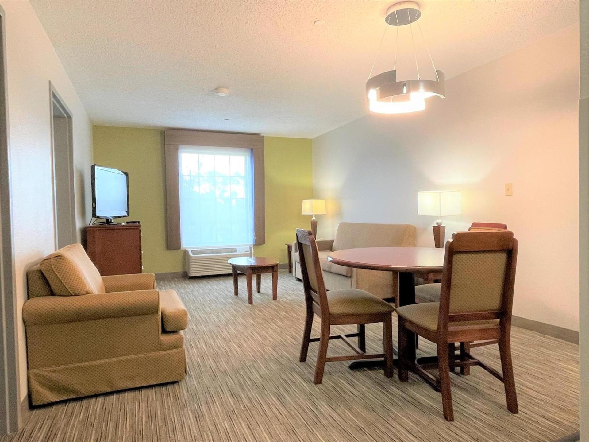 Holiday Inn Express & Suites Sulphur - Lake Charles by IHG photo 3