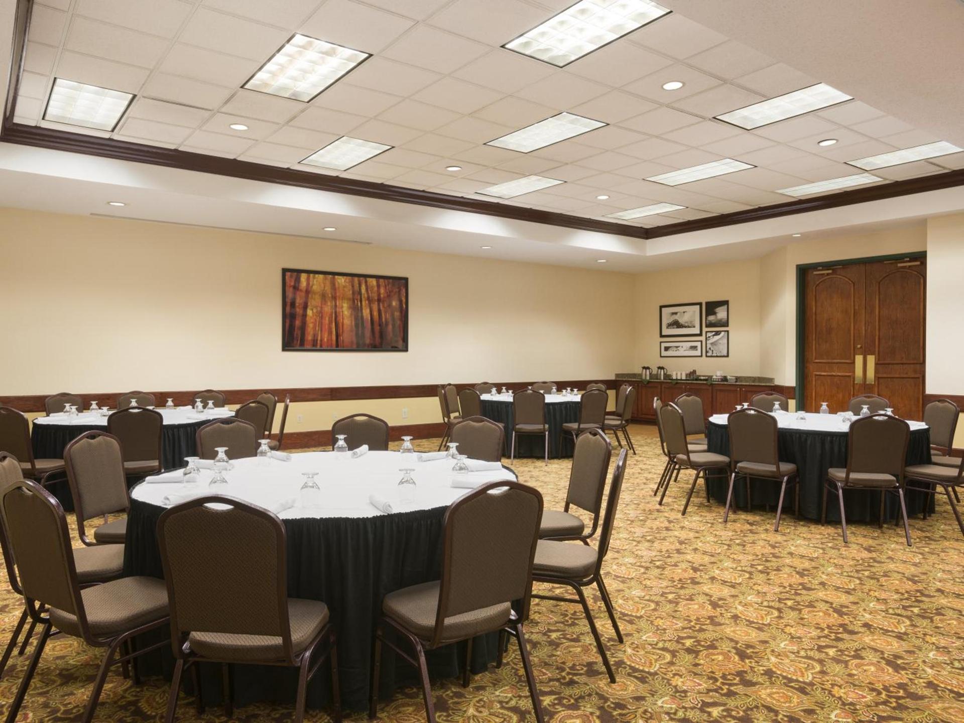 Country Inn & Suites by Radisson, Beckley, WV photo 55
