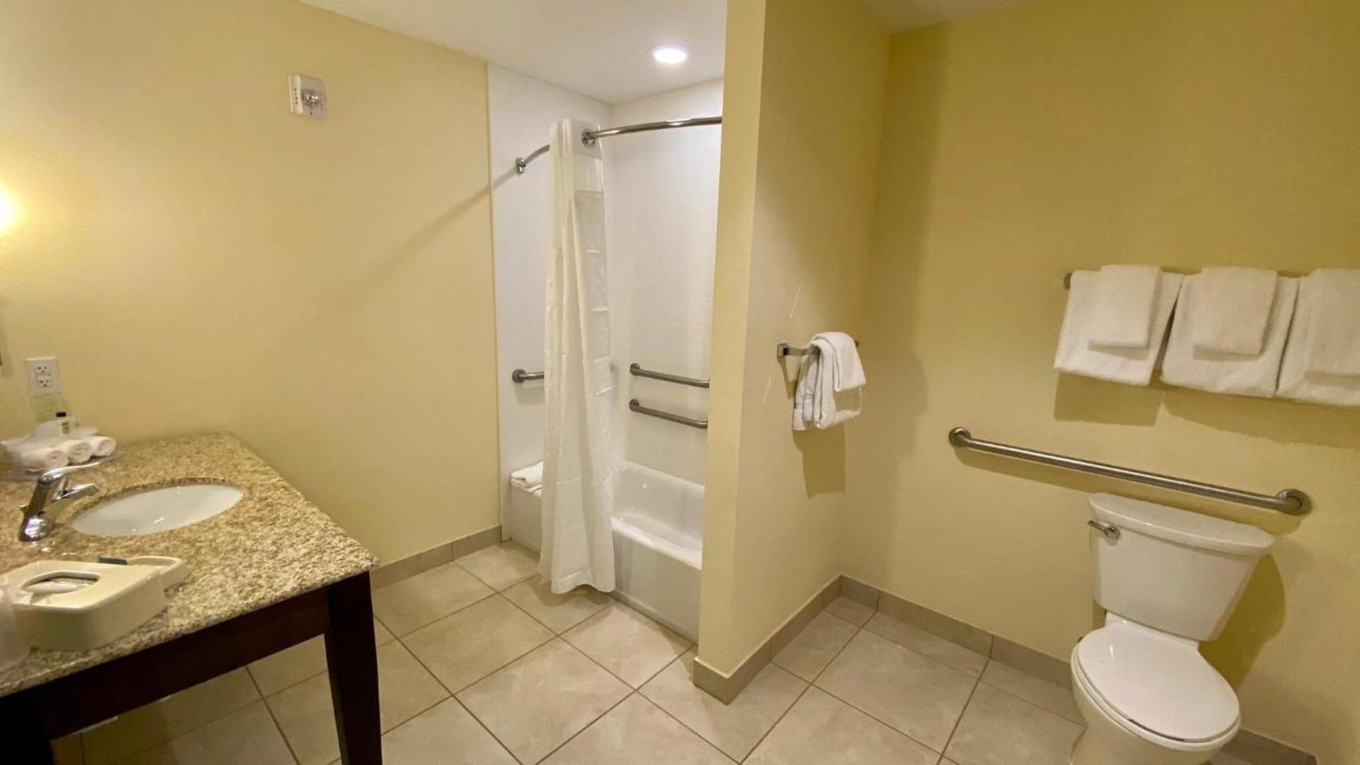 Holiday Inn Express Hotel & Suites Orlando East-UCF Area by IHG photo 44