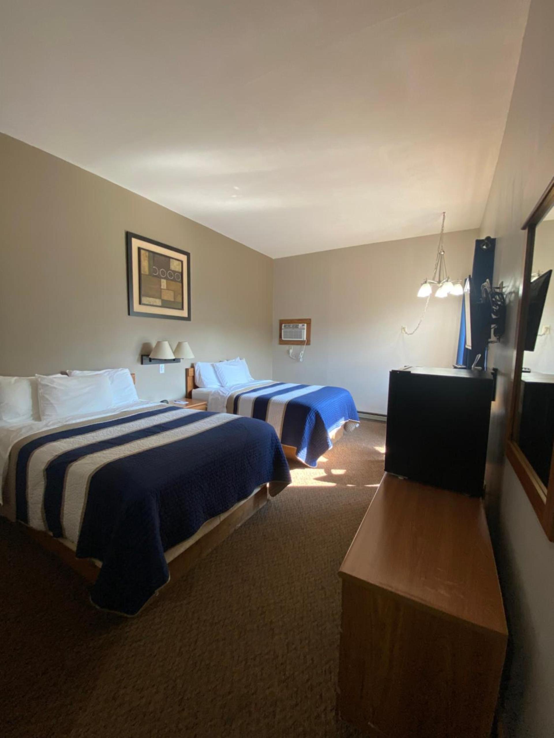 Lake Ontario Motel & Inn photo 26