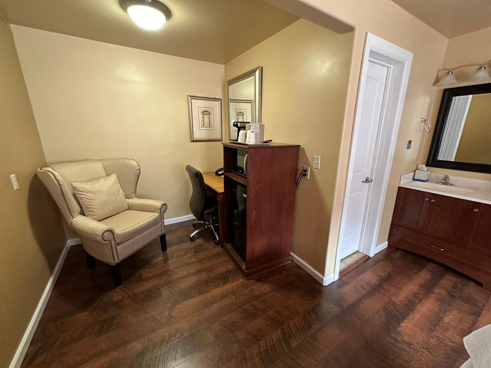 Abram Inn & Suites photo 12