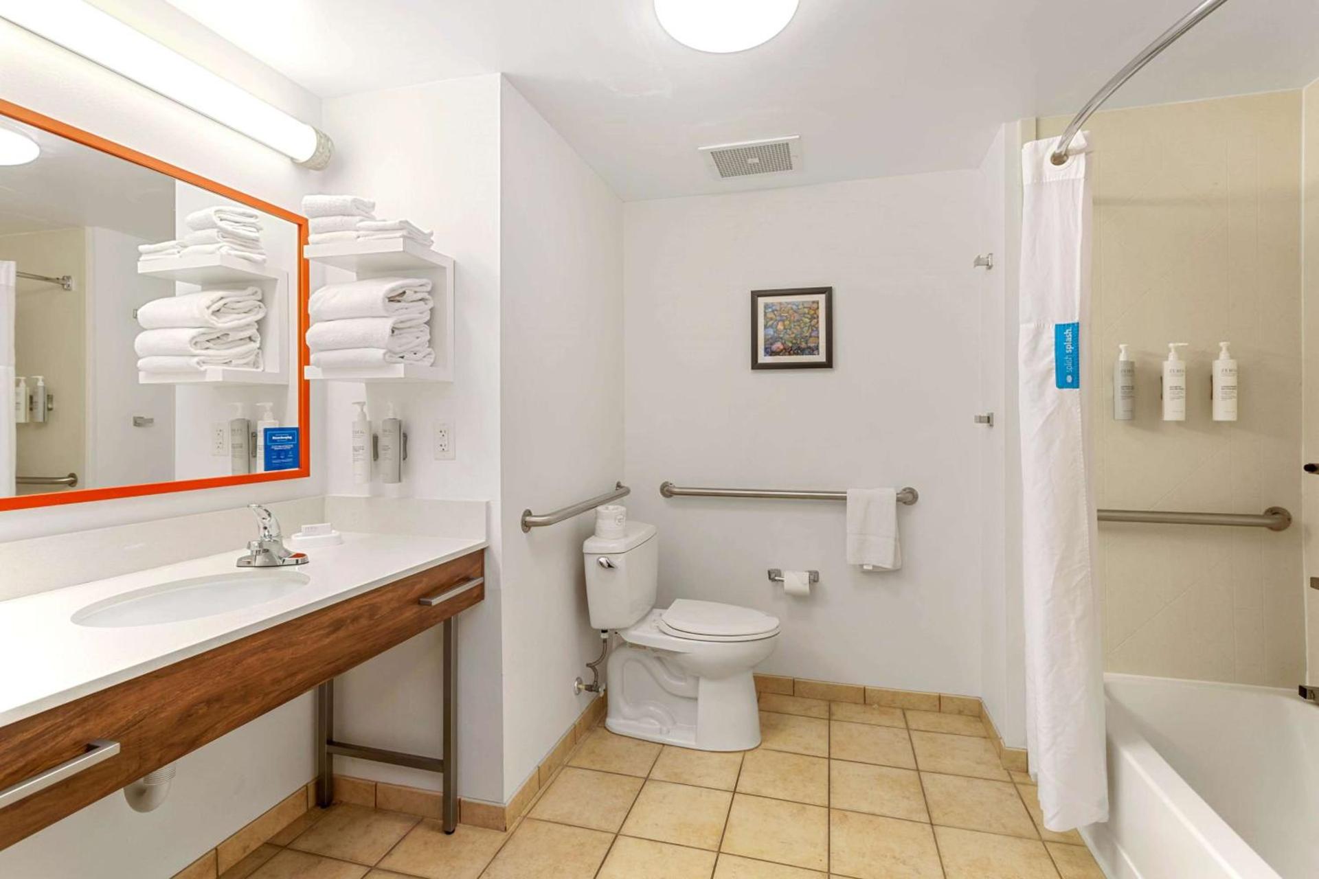 Hampton Inn & Suites Orlando-Apopka photo 39