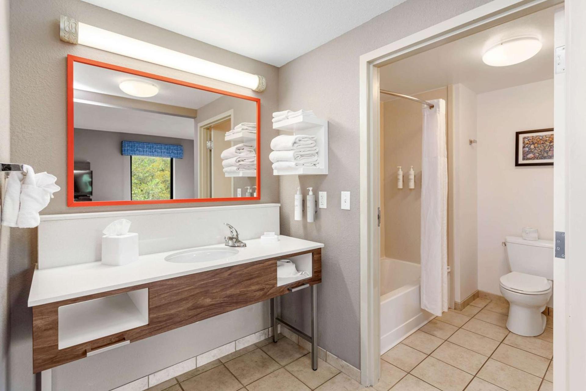 Hampton Inn & Suites Orlando-Apopka photo 69