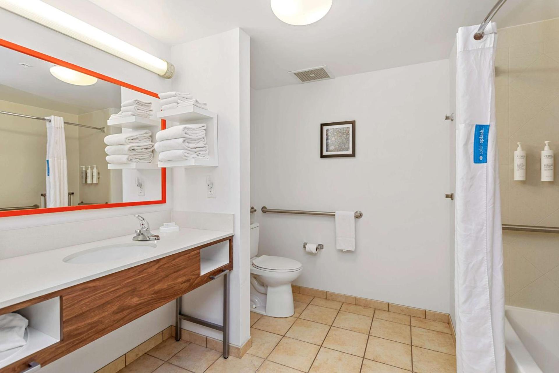 Hampton Inn & Suites Orlando-Apopka photo 63