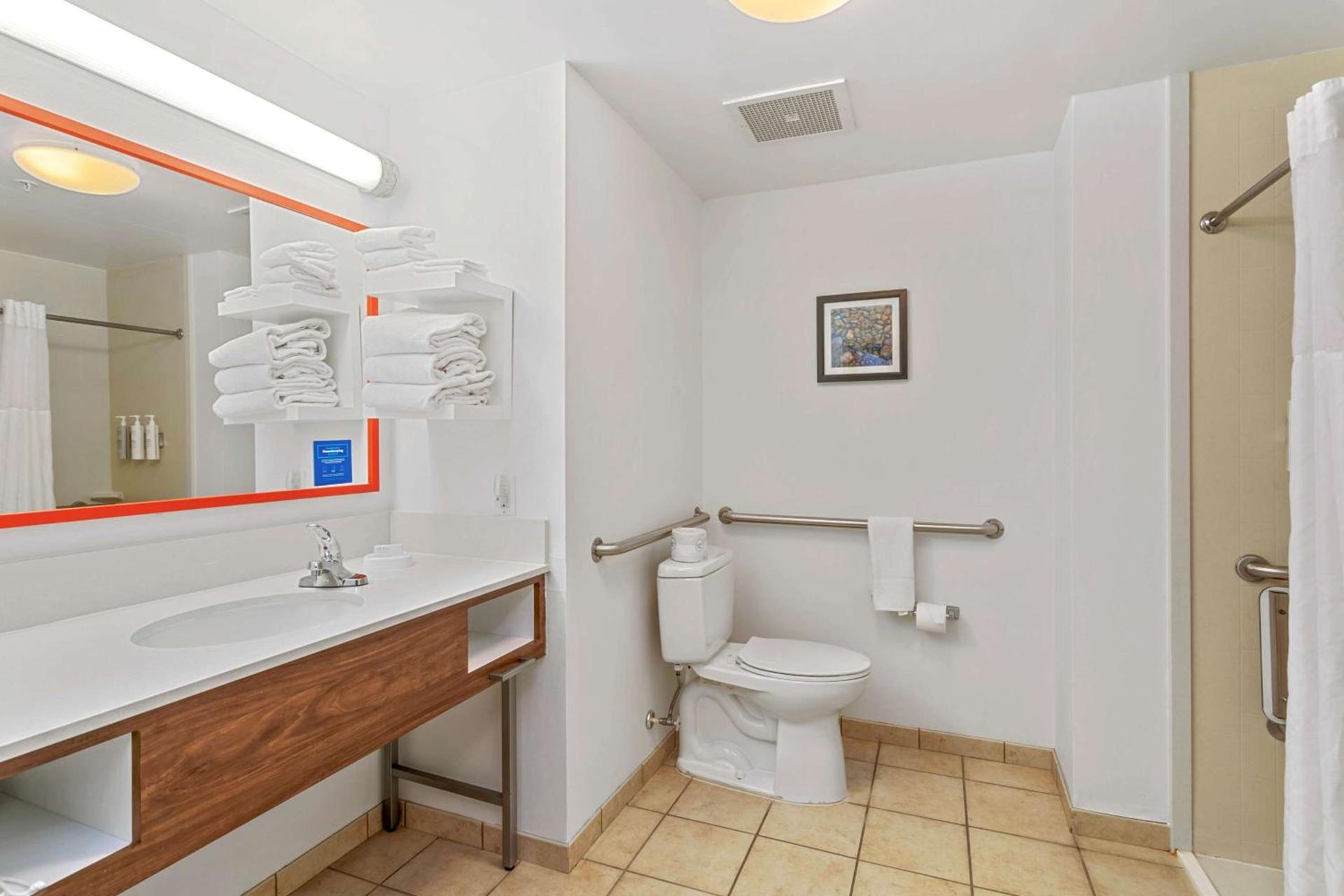 Hampton Inn & Suites Orlando-Apopka photo 83
