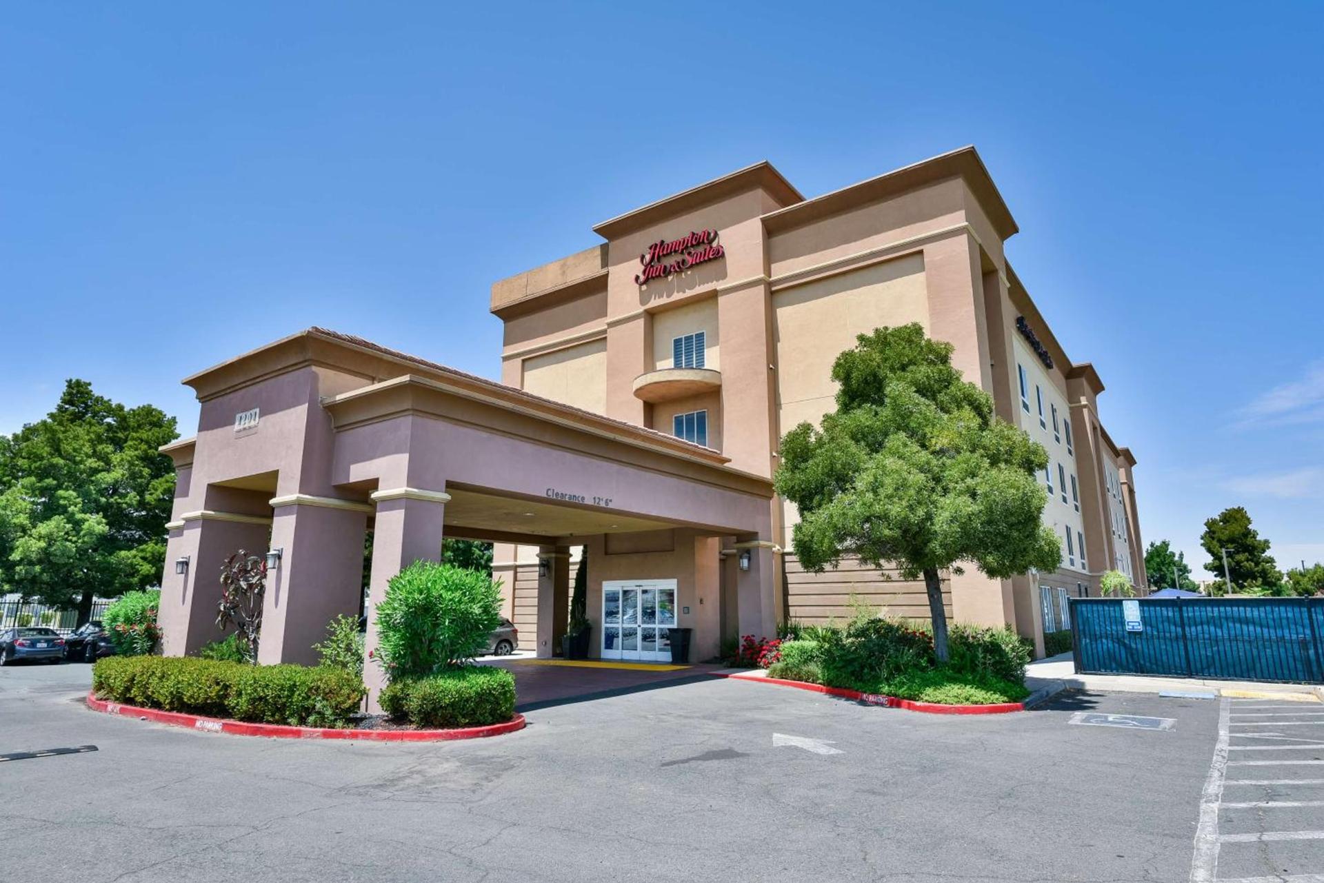 Hampton Inn & Suites Pittsburg photo 1