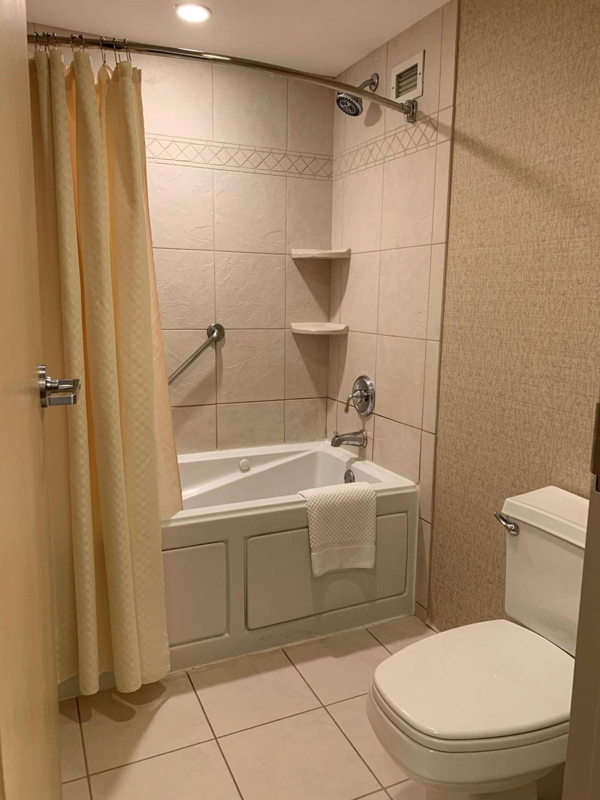 Hilton Chicago/Northbrook photo 36